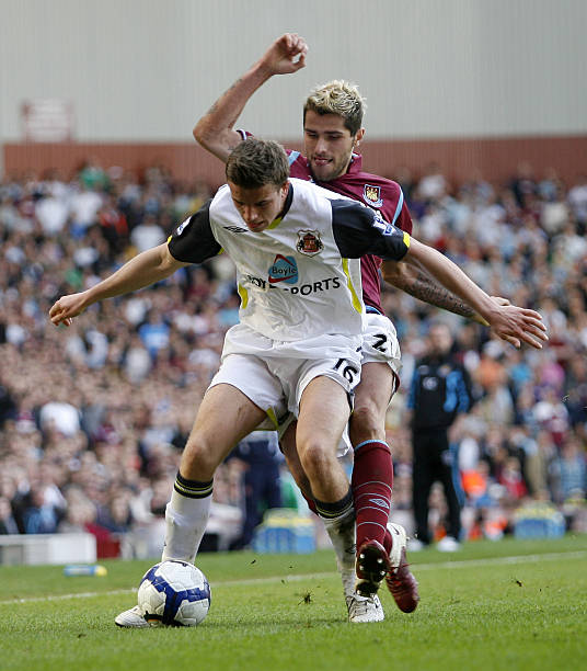 展现出了坚 展现出了坚