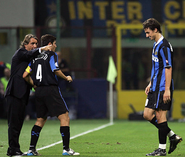 场上迈出更 场上迈出更